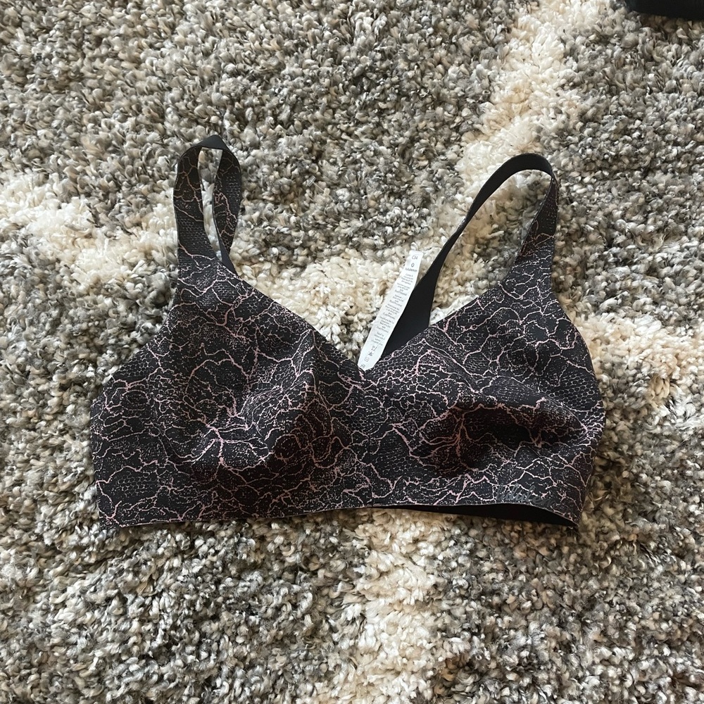 Lululemon // clasp back bra